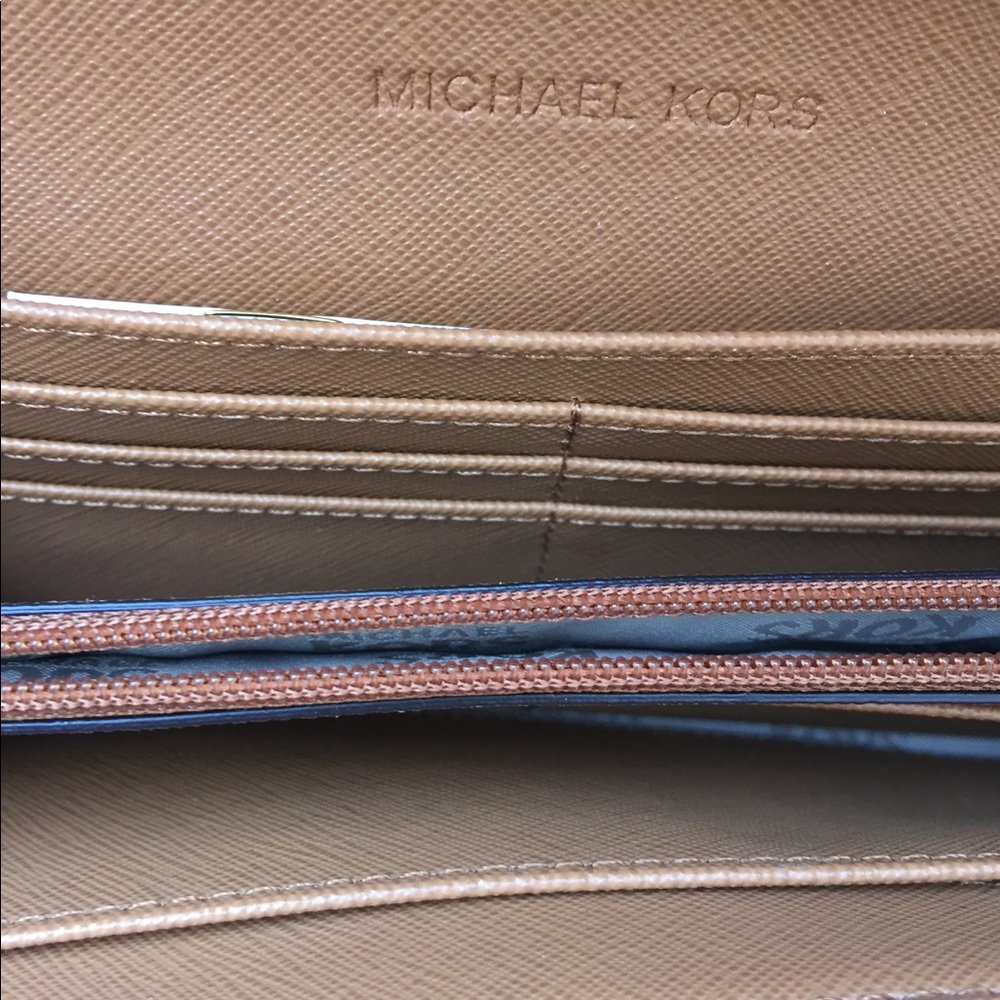 Authentic Michael kors futon continental wallet - Picture 5 of 8